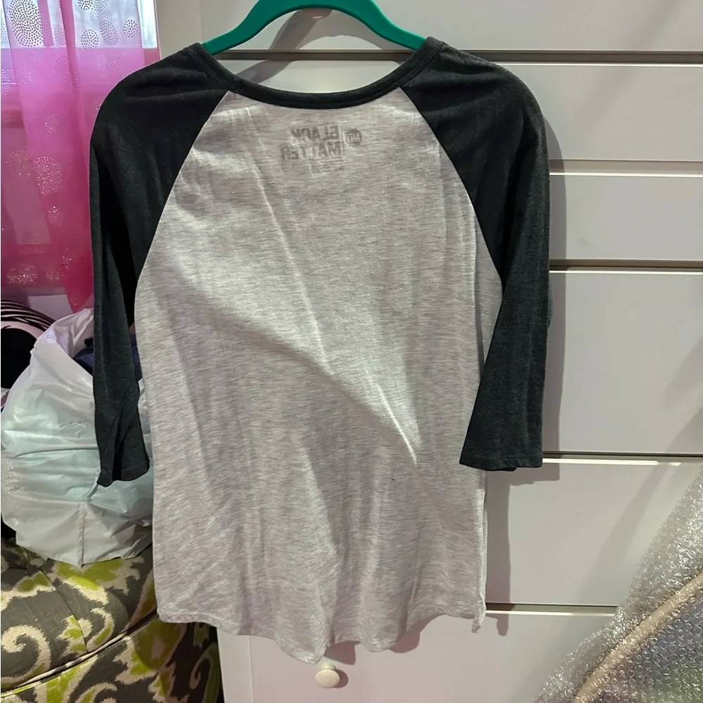 Hot Topic Tee - Picture 3 of 4